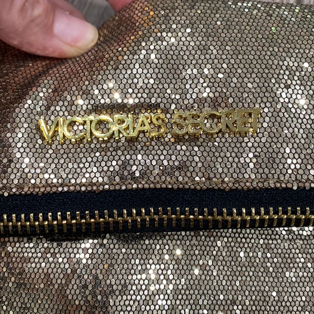 NWT VICTORIA’S SECRET Gold Sequin Fold Over Zipper Clutch Makeup B… - Picture 3 of 14